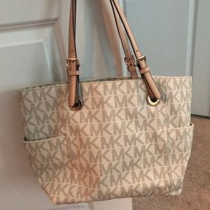 Michael Kors Purse- like new!